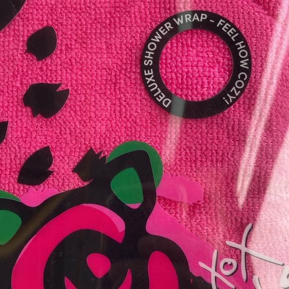 Betsy Johnson Deluxe Bath Set with Shower Wrap - Picture 3 of 7